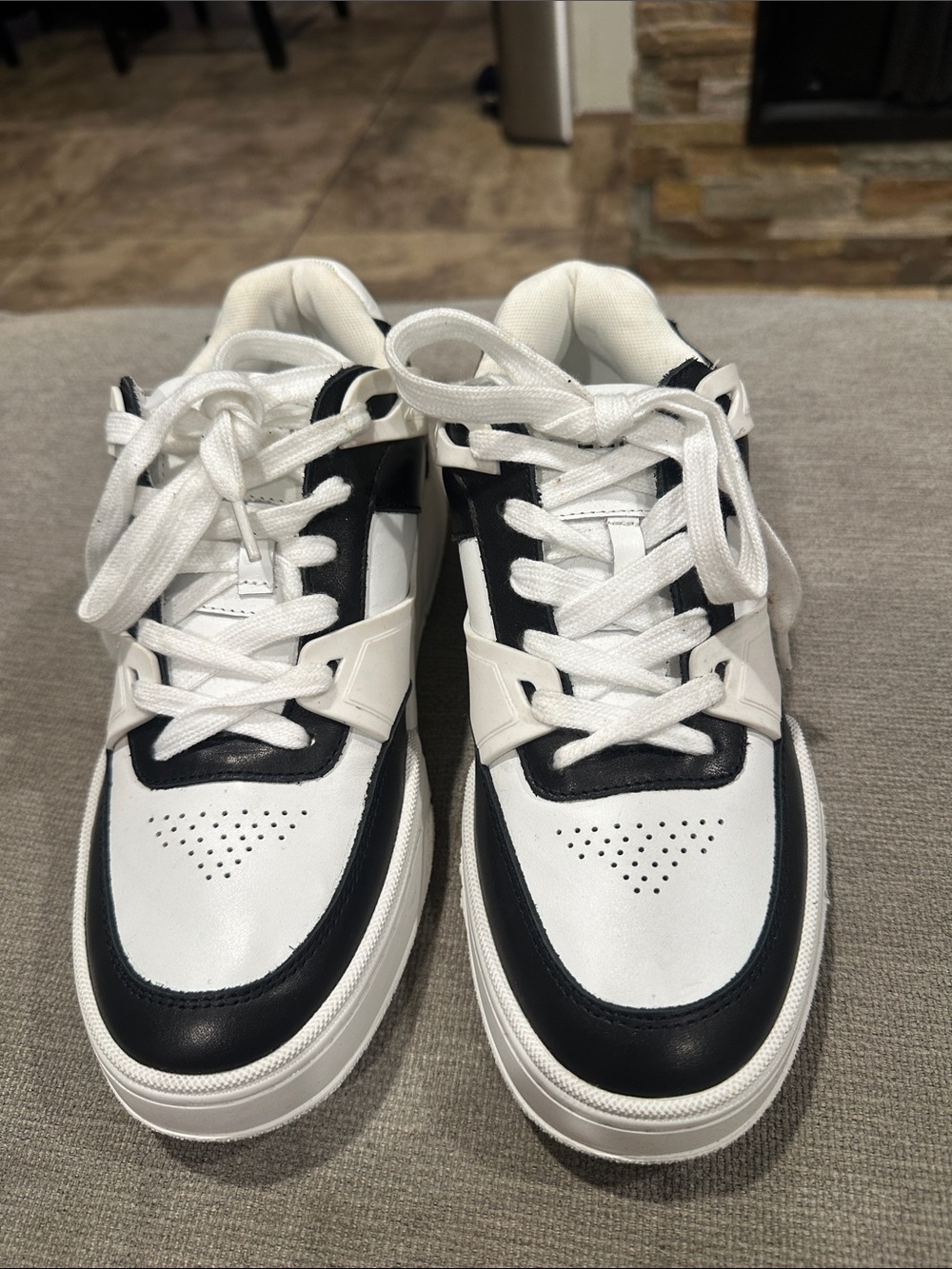 Clearance Classic Sneakers in White and Black size 36